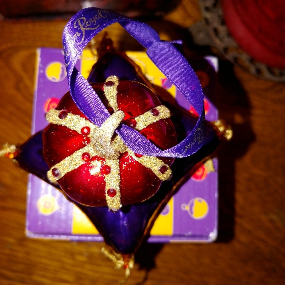 Crown Royal - Picture 3 of 5